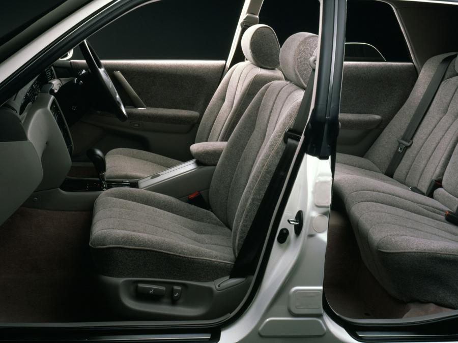  Toyota Crown Majesta 1995 года  (фото 3 из 25)